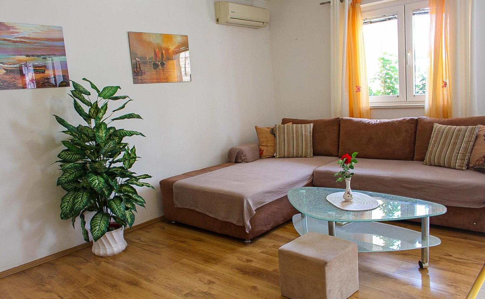 Apartment Tina *